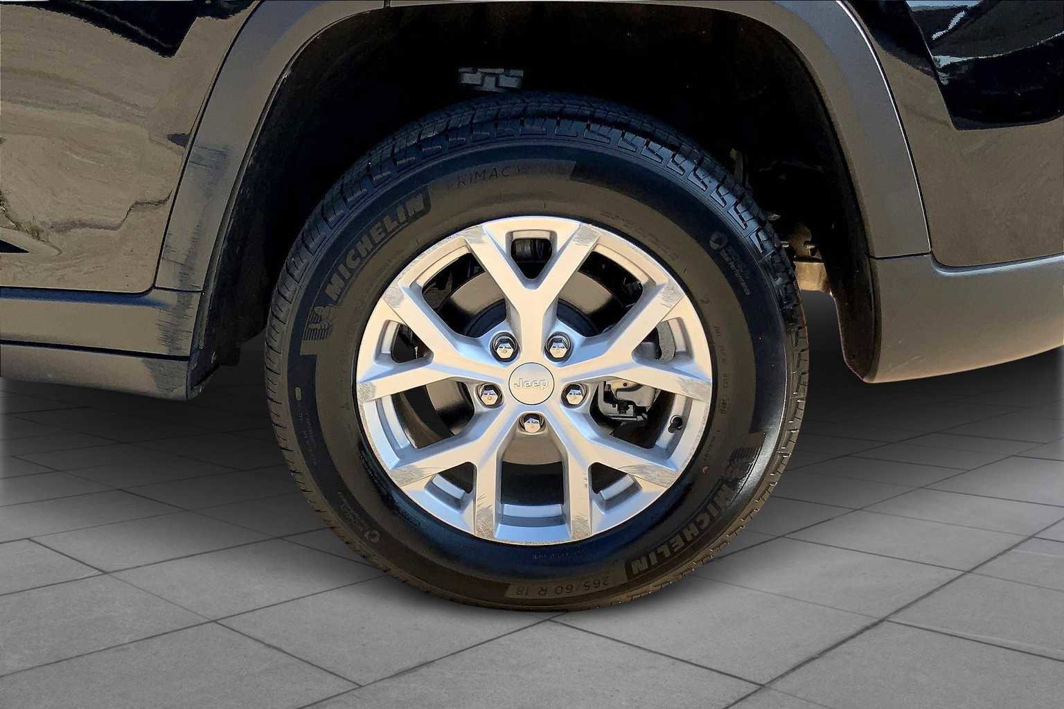 Used 2024 Jeep Grand Cherokee Limited image 10