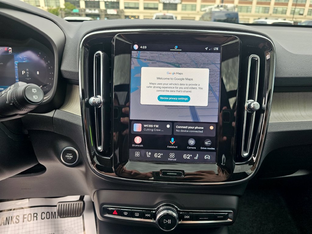 Certified 2025 Volvo XC40 B5 Ultra AWD/4WD image 44
