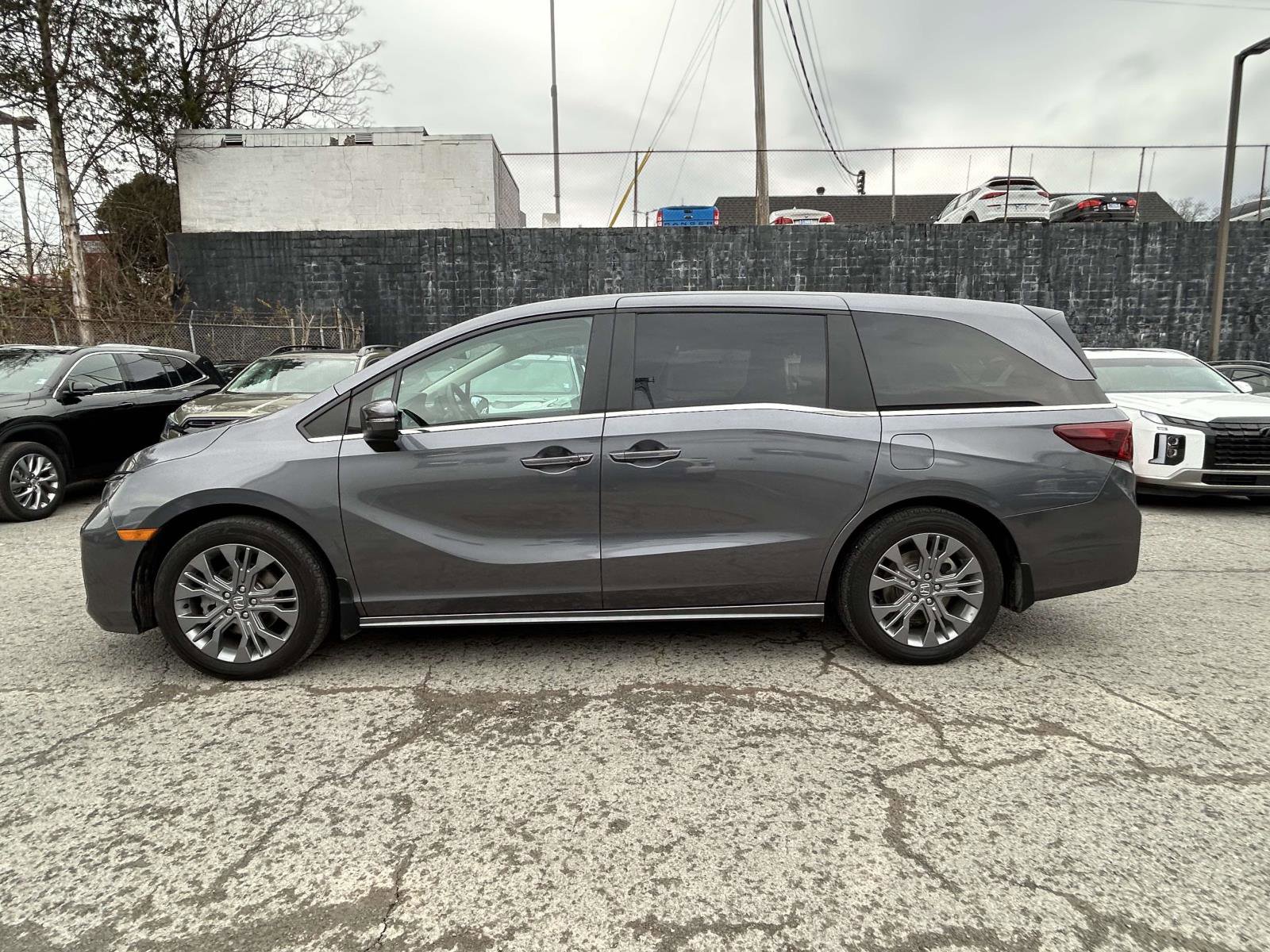 Used 2025 Honda Odyssey Touring image 6