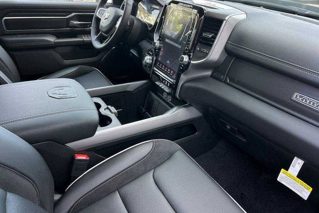 New 2026 RAM 1500 Laramie w/ Sport Appearance Package AWD/4WD image 15