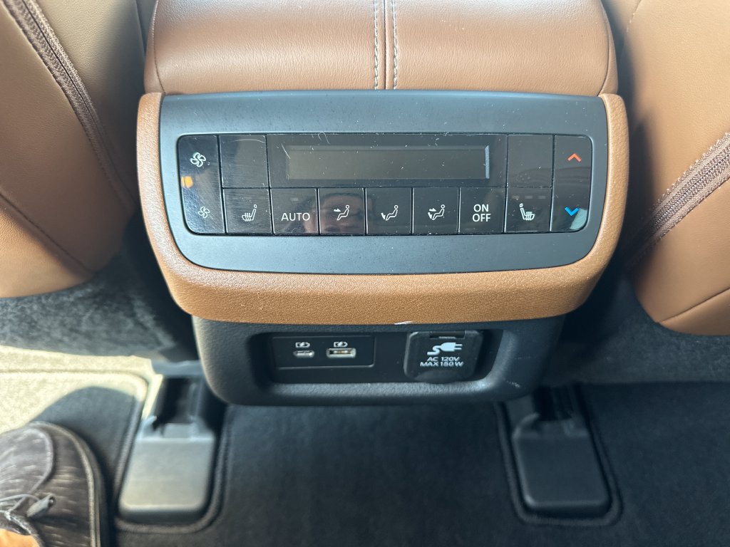 Used 2025 Nissan Pathfinder Platinum w/ Black Appearance Package AWD/4WD image 30