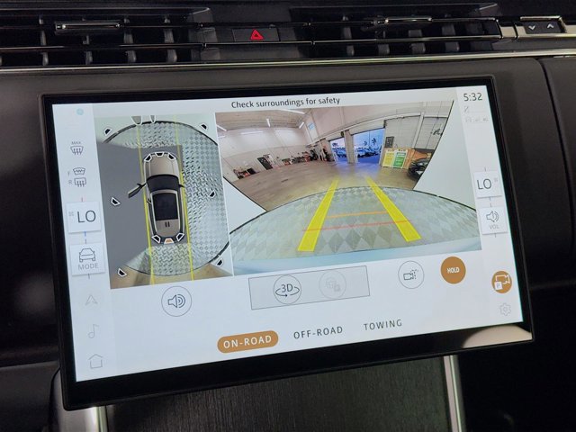 Used 2025 Land Rover Range Rover SE image 17