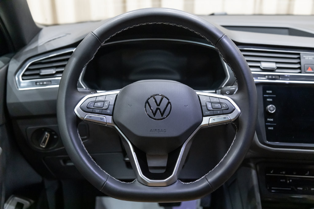 Used 2024 Volkswagen Tiguan SE AWD/4WD image 19