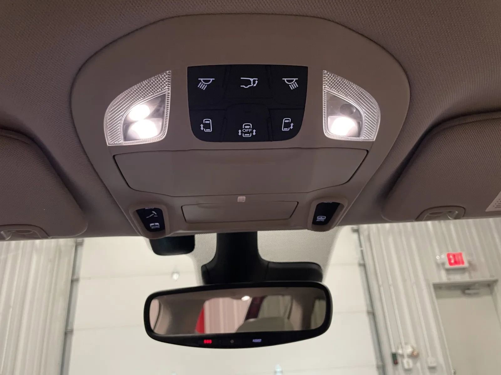 Used 2019 Chrysler Pacifica Limited w/ Tire & Wheel Group image 39