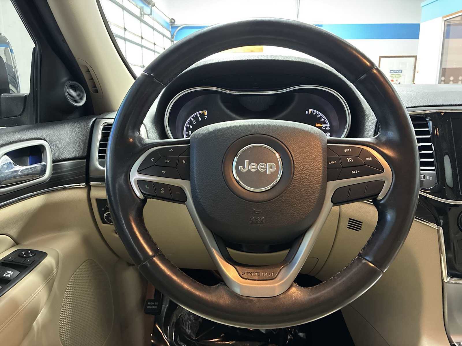 Certified 2019 Jeep Grand Cherokee Limited w/ Luxury Group II image 11