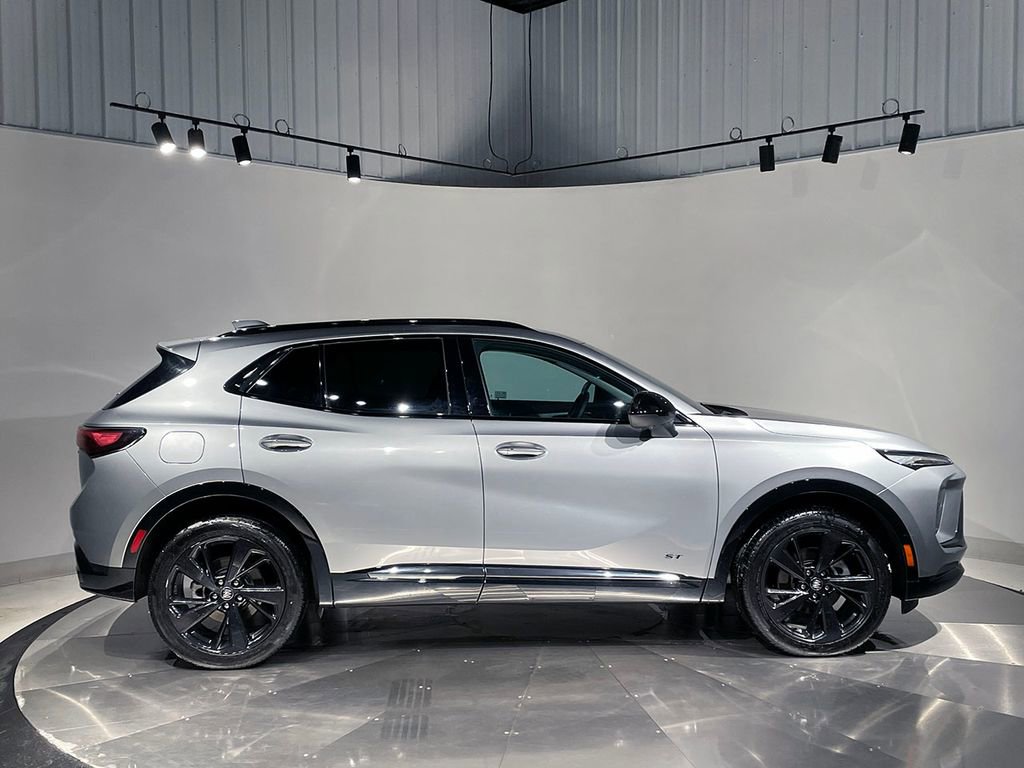 Used 2025 Buick Envision Sport Touring image 10