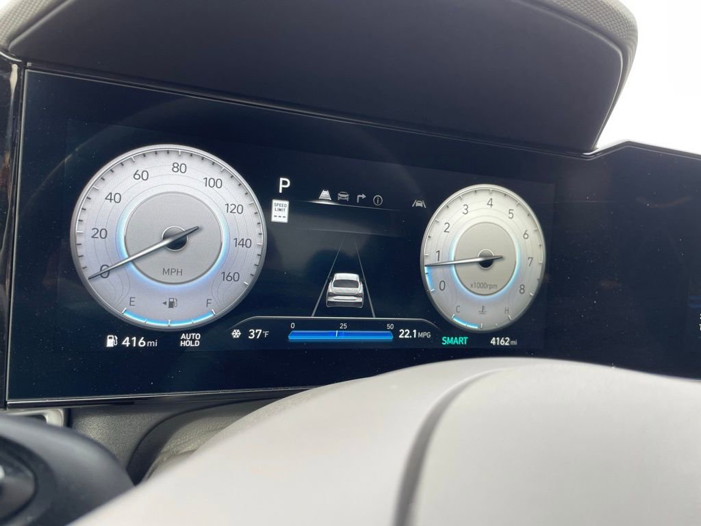 Used 2025 Hyundai Elantra SEL image 19