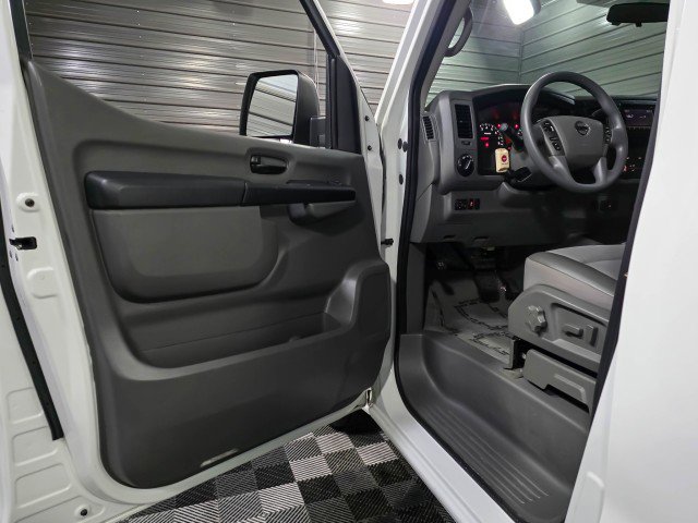 Used 2018 Nissan NV 3500 SV image 28