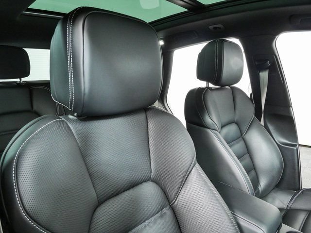 Certified 2023 Porsche Macan Turbo AWD/4WD image 25
