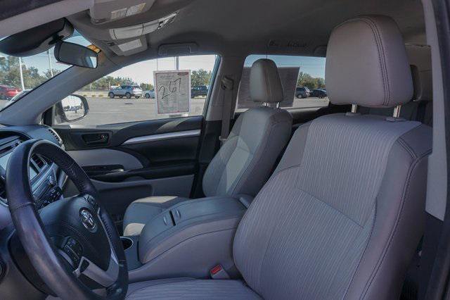 Certified 2019 Toyota Highlander Plus FWD image 24