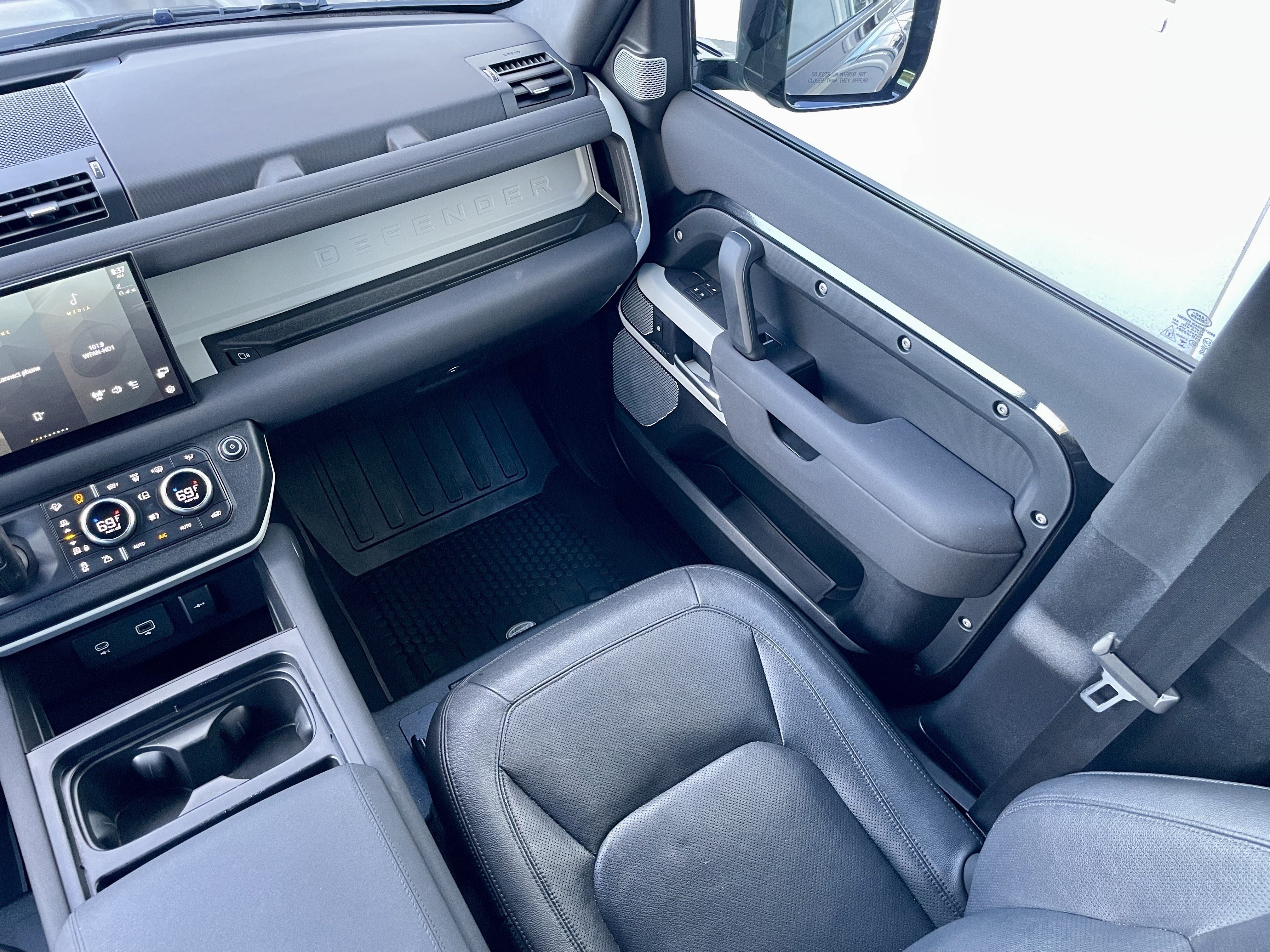 Used 2023 Land Rover Defender 130 SE AWD/4WD image 18