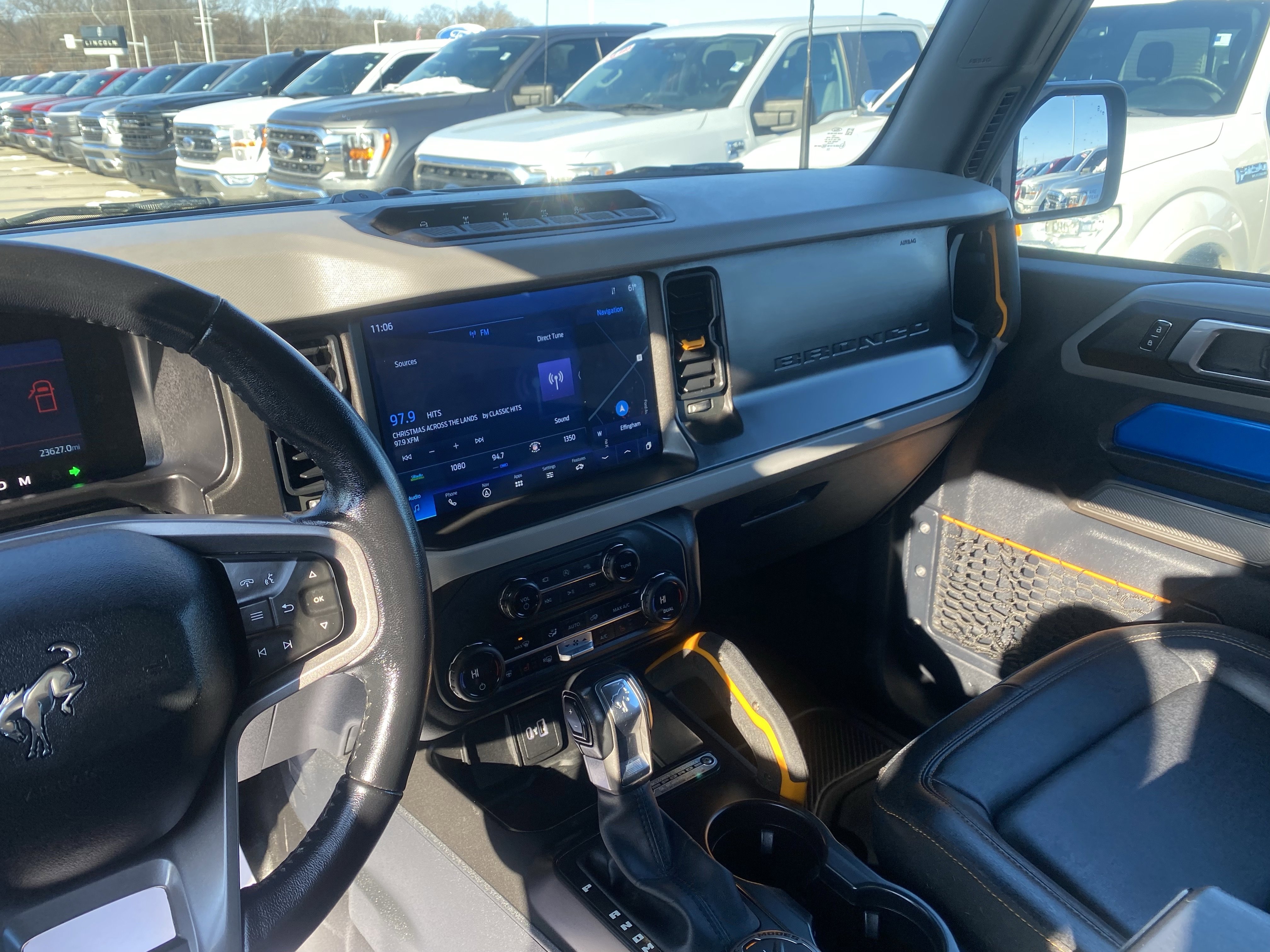 Used 2023 Ford Bronco Badlands image 11