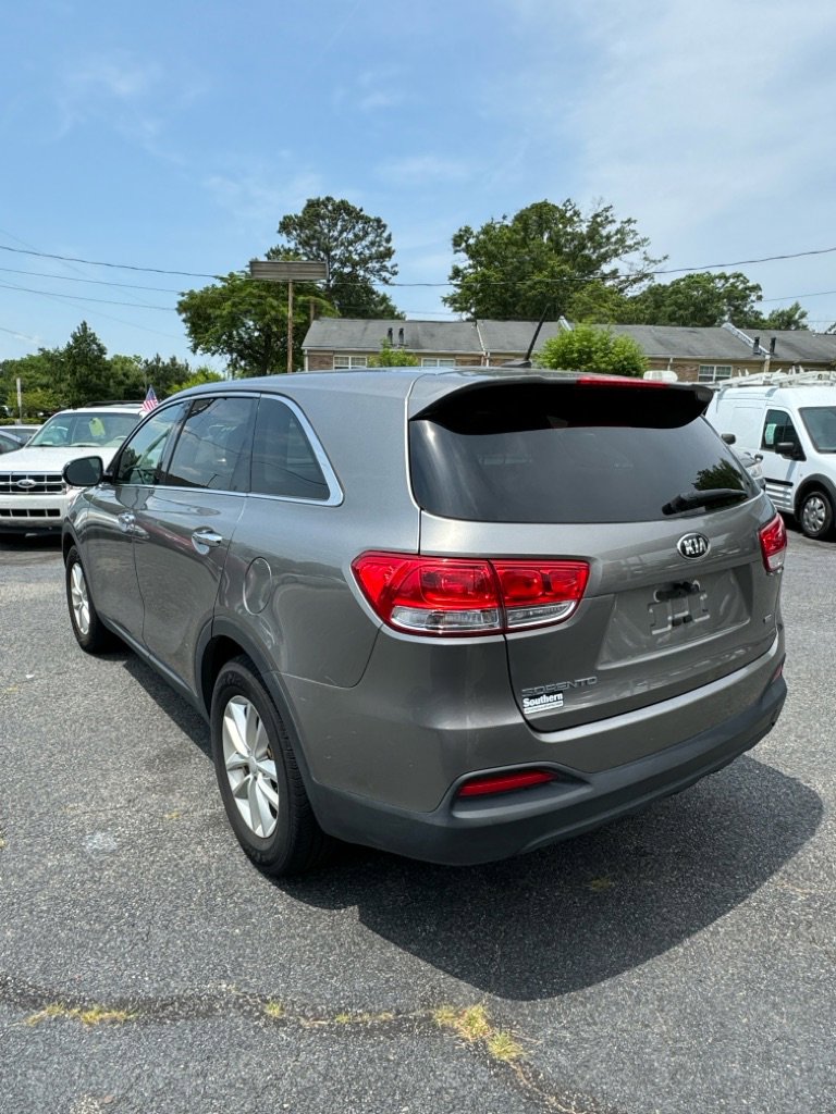 Used 2017 Kia Sorento L image 8