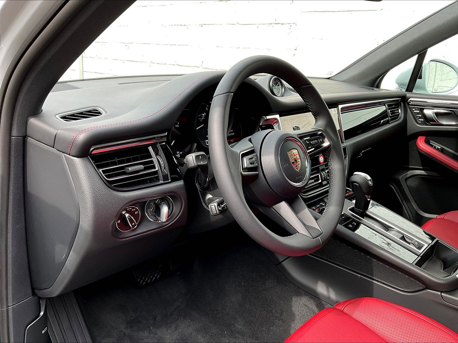 New 2026 Porsche Macan image 4