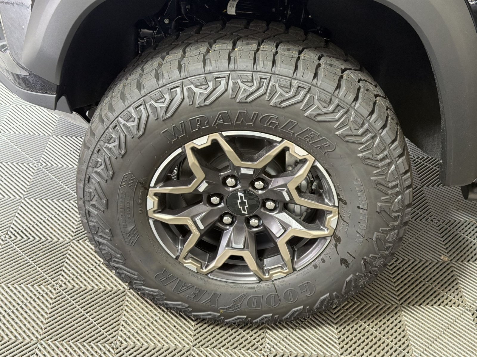 New 2026 Chevrolet Colorado ZR2 w/ Technology Package AWD/4WD image 12
