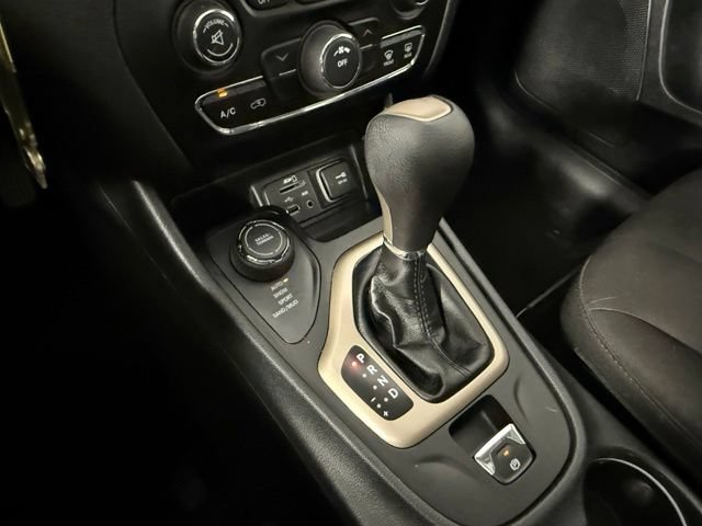 Used 2016 Jeep Cherokee 75th Anniversary AWD/4WD image 25