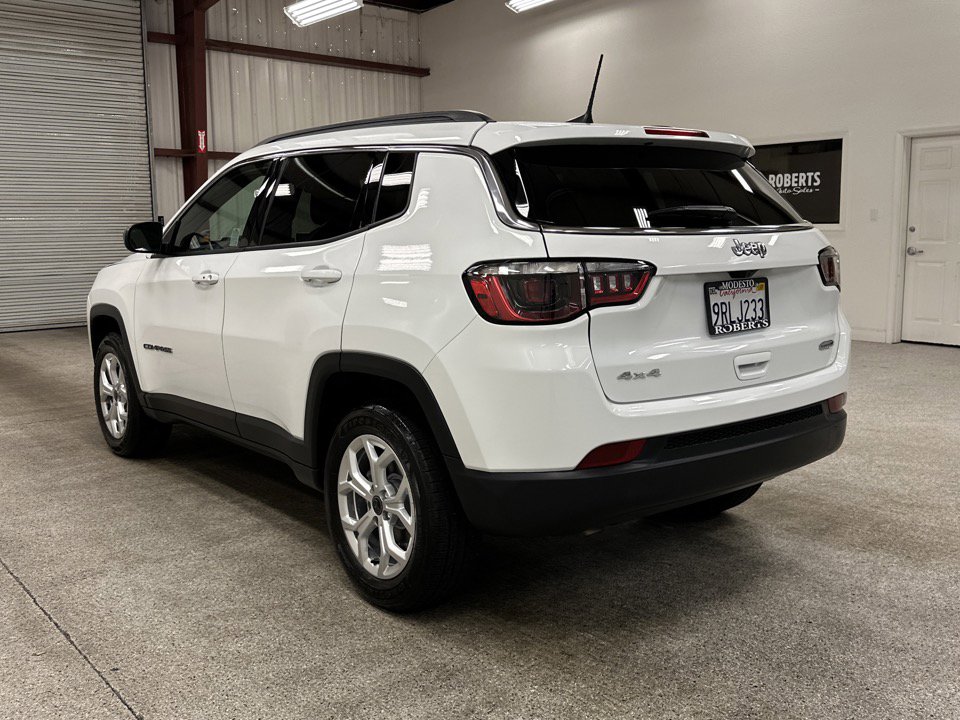 Used 2025 Jeep Compass Latitude w/ Convenience Group image 16