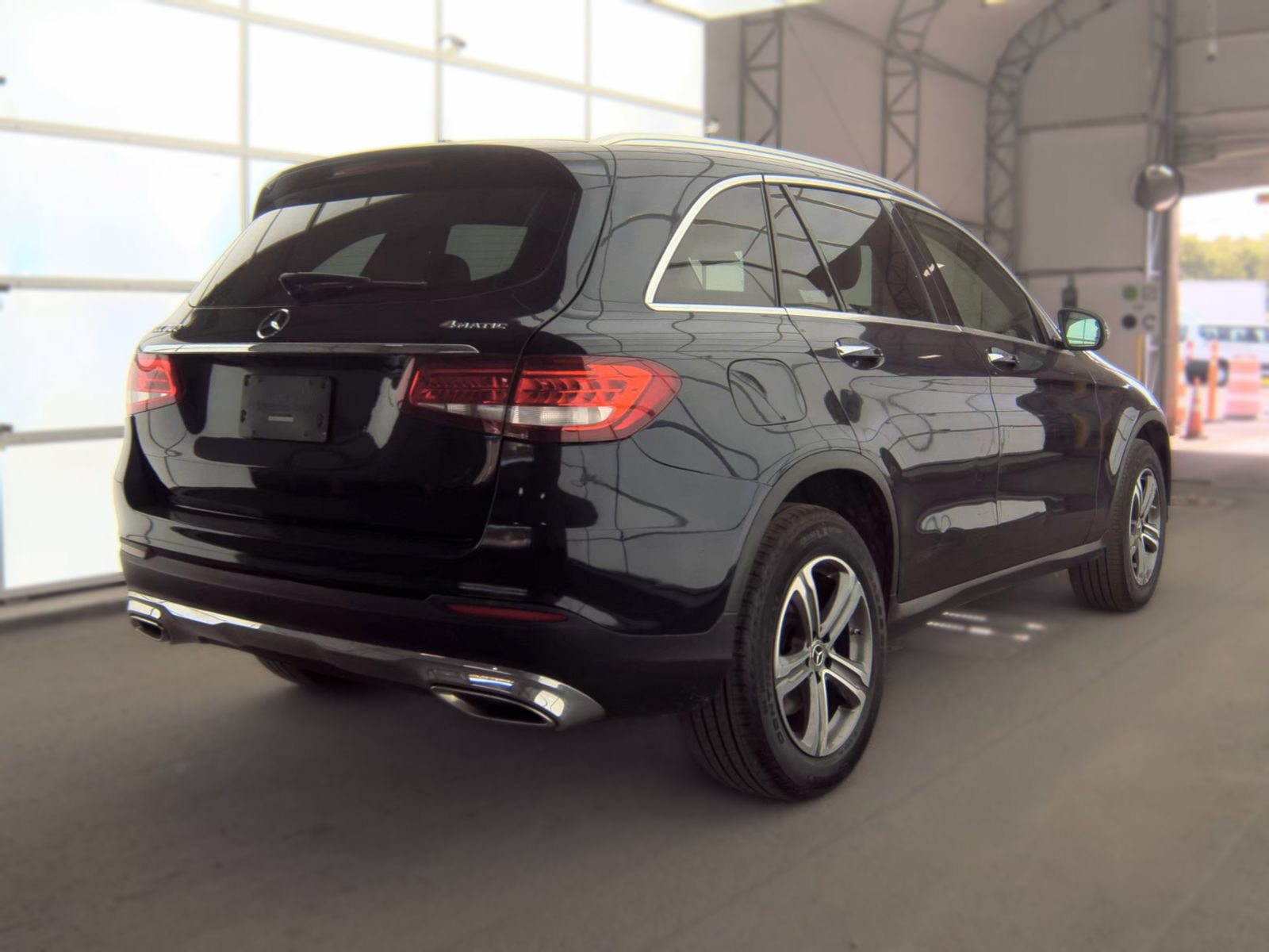Used 2019 Mercedes-Benz GLC 300 4MATIC w/ Premium Package image 2