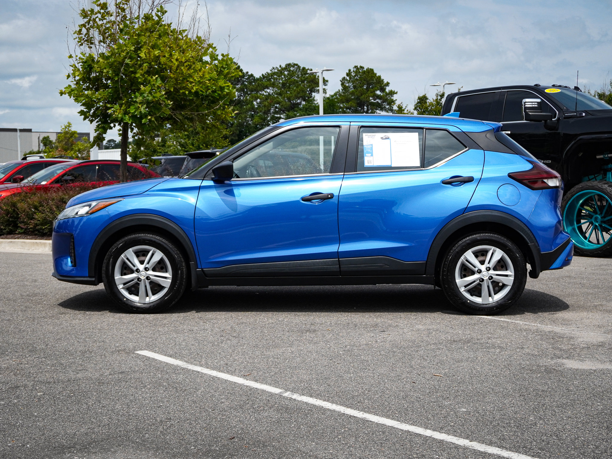Used 2022 Nissan Kicks S FWD image 7
