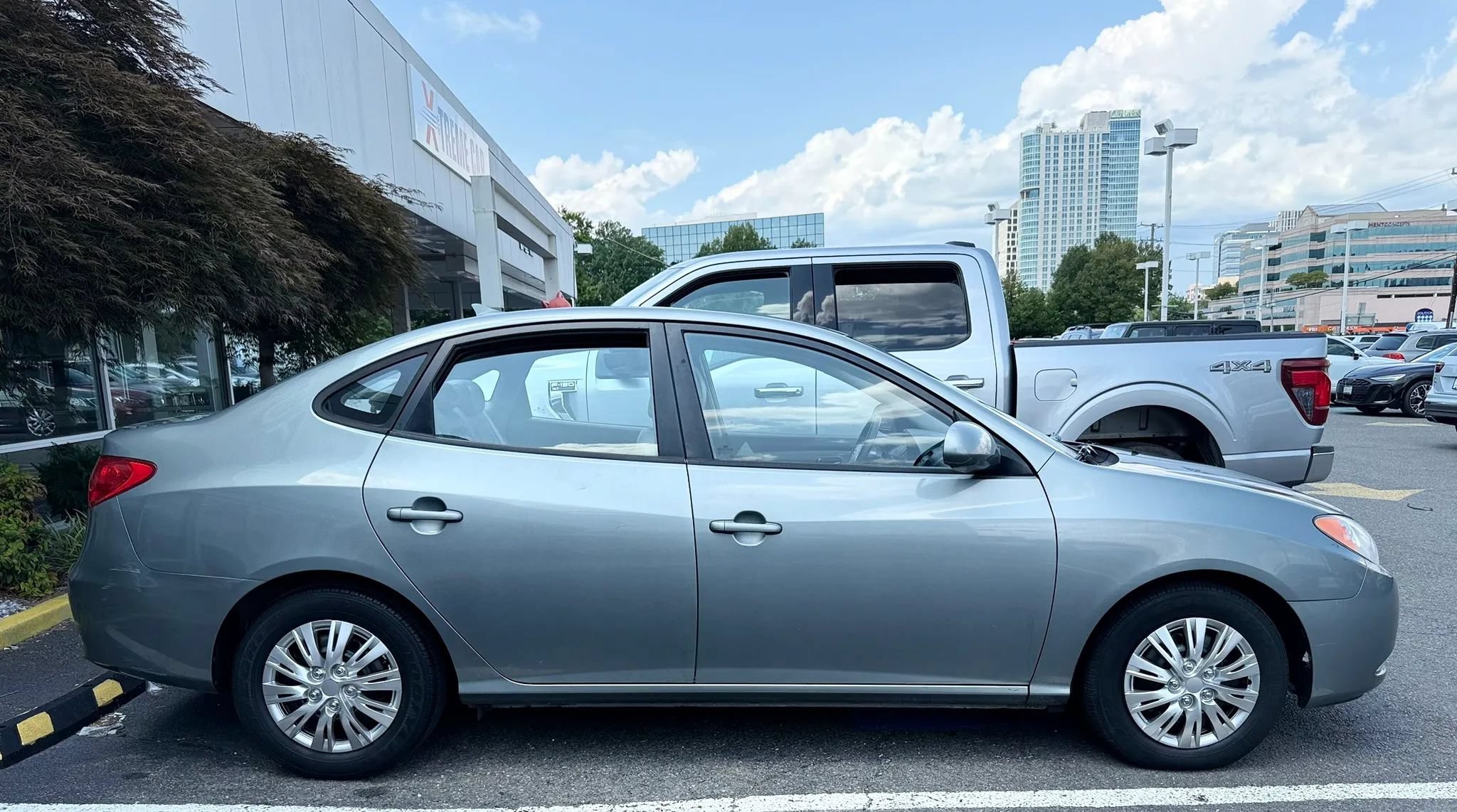 Used 2010 Hyundai Elantra GLS FWD image 8