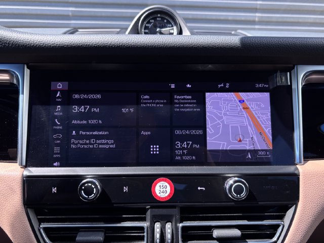 Certified 2022 Porsche Macan AWD/4WD image 19