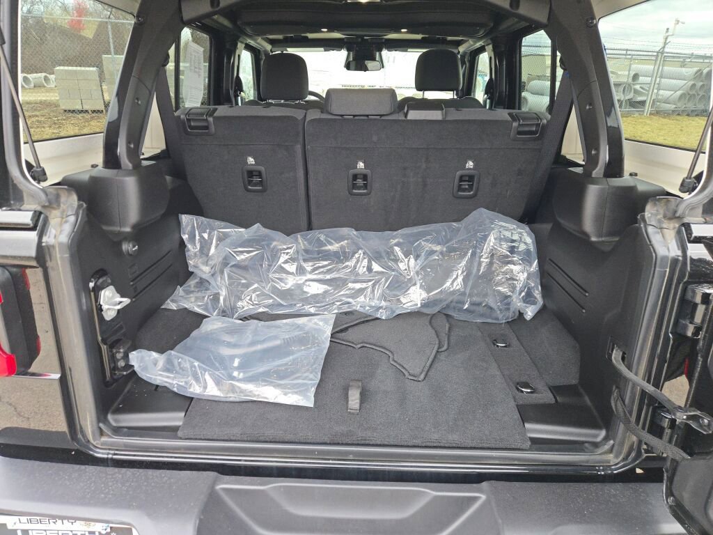 Used 2025 Jeep Wrangler Sahara 4xe w/ Safety Group image 15