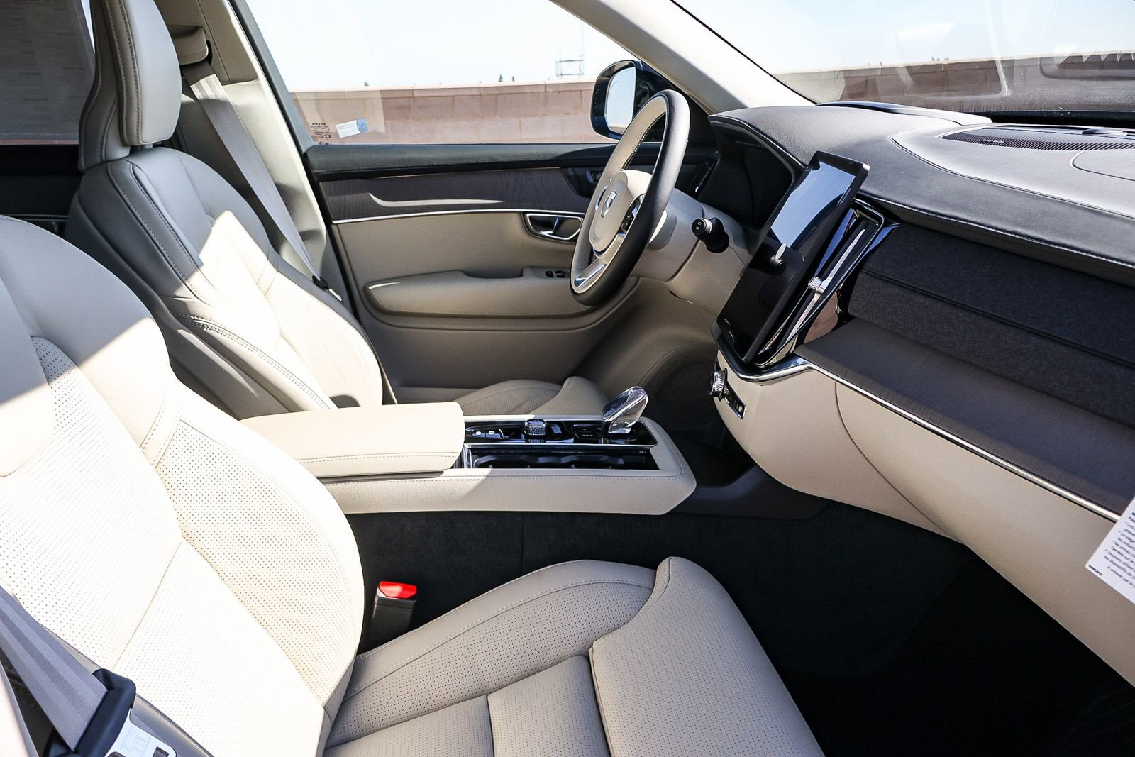 New 2026 Volvo XC90 B6 Ultra w/ Protection Package image 18