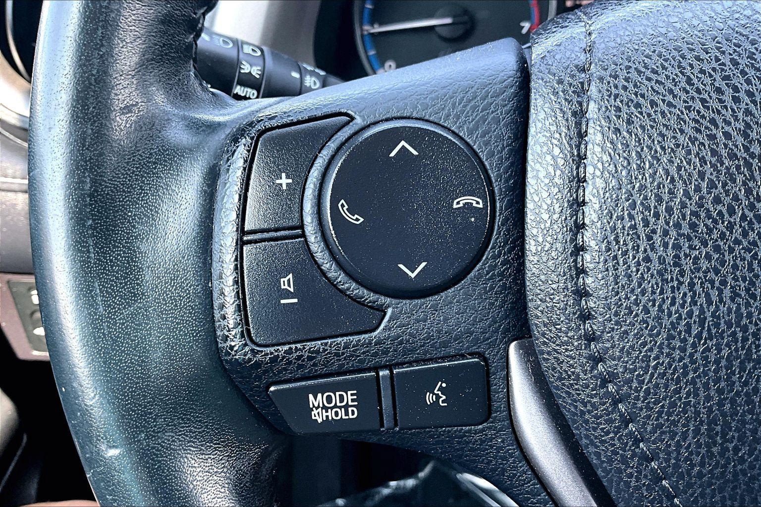 Used 2017 Toyota RAV4 XLE AWD/4WD image 17