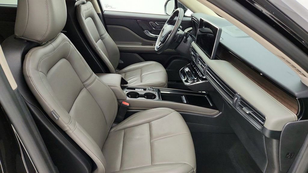 Used 2025 Lincoln Corsair Reserve AWD/4WD image 23