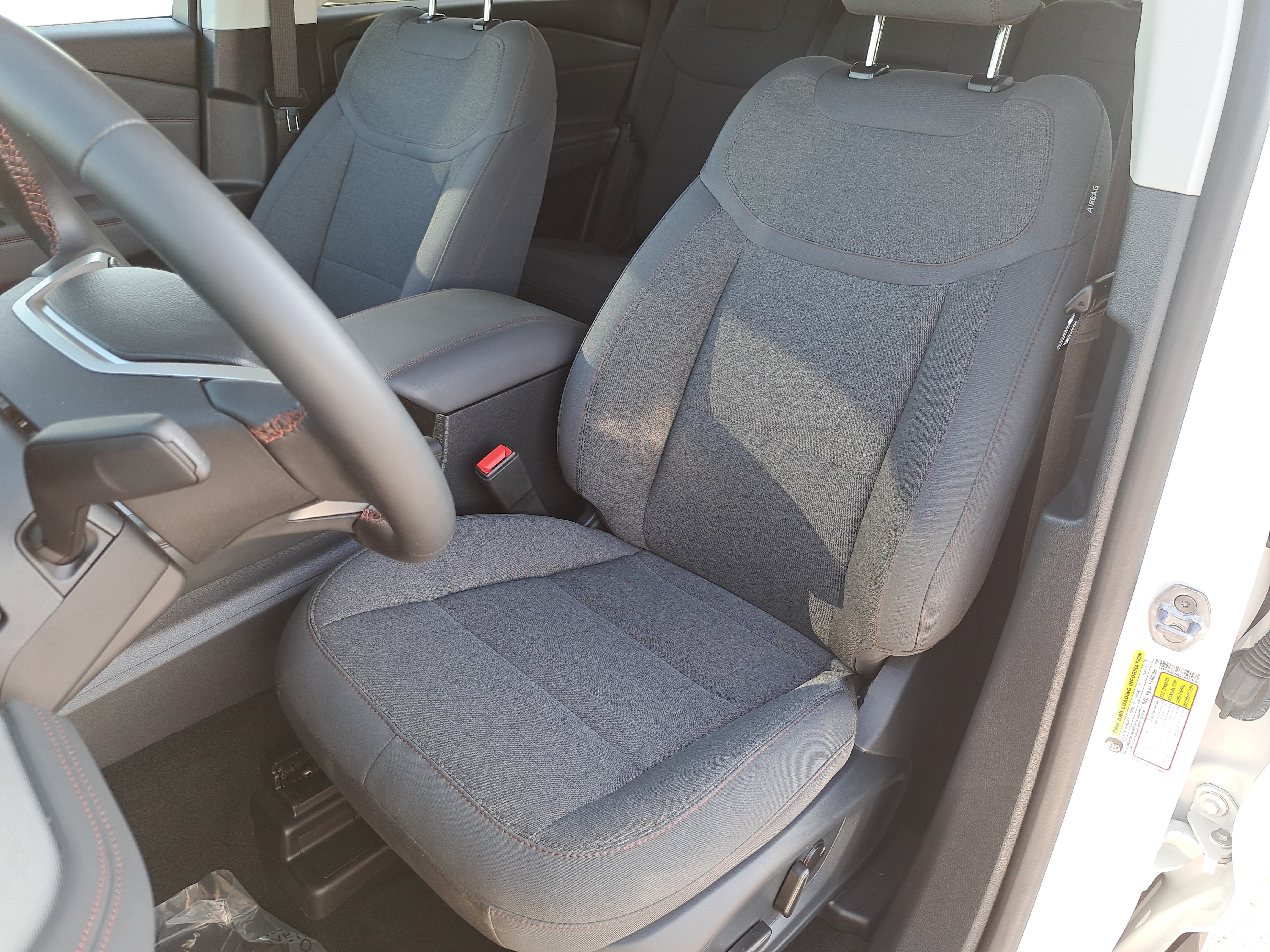 Used 2025 Ford Explorer Active AWD/4WD image 16