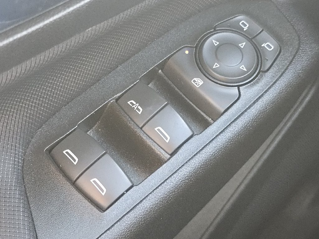 Used 2023 Chevrolet Equinox RS FWD image 25
