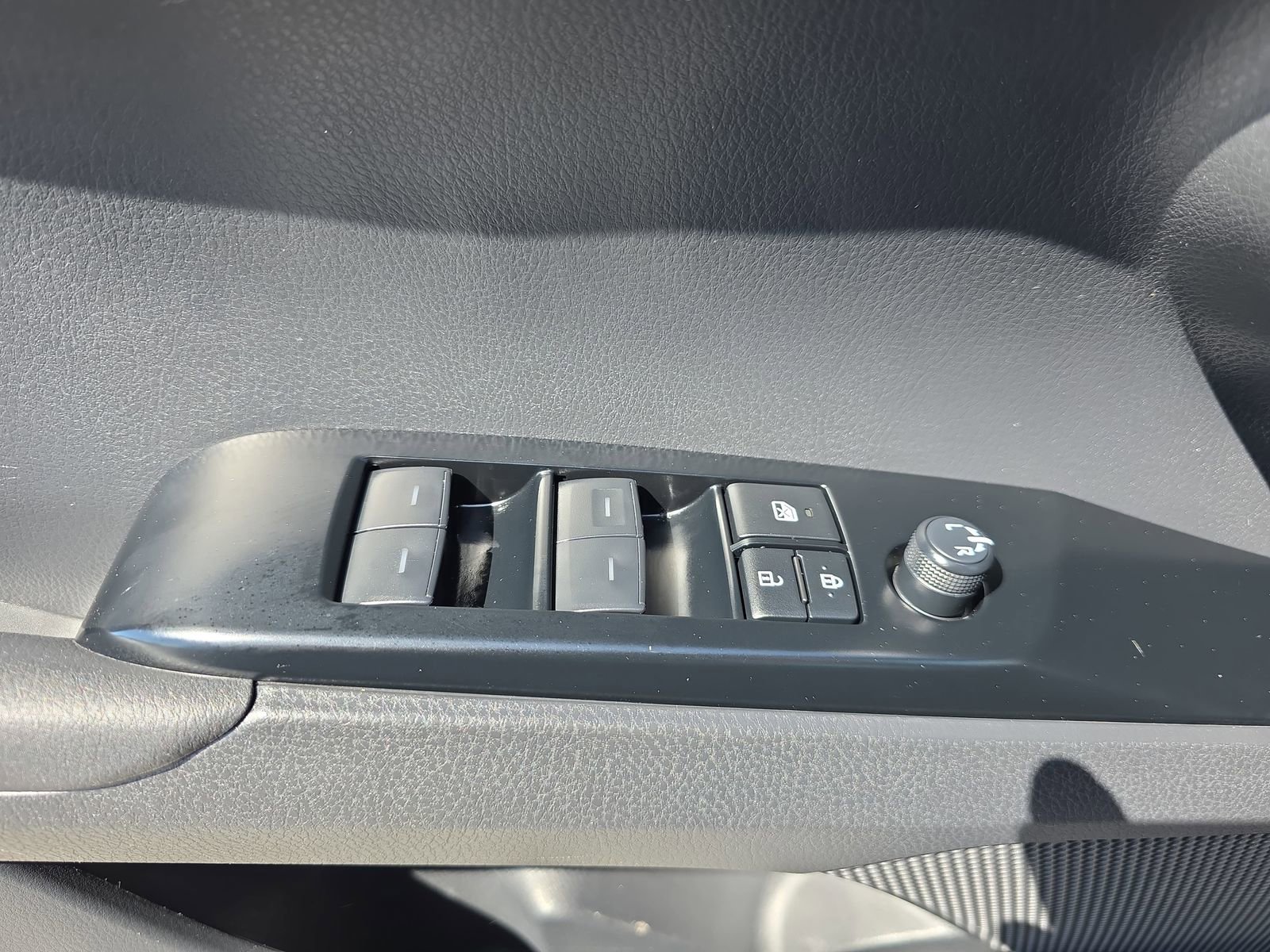 Used 2025 Toyota Camry SE image 23