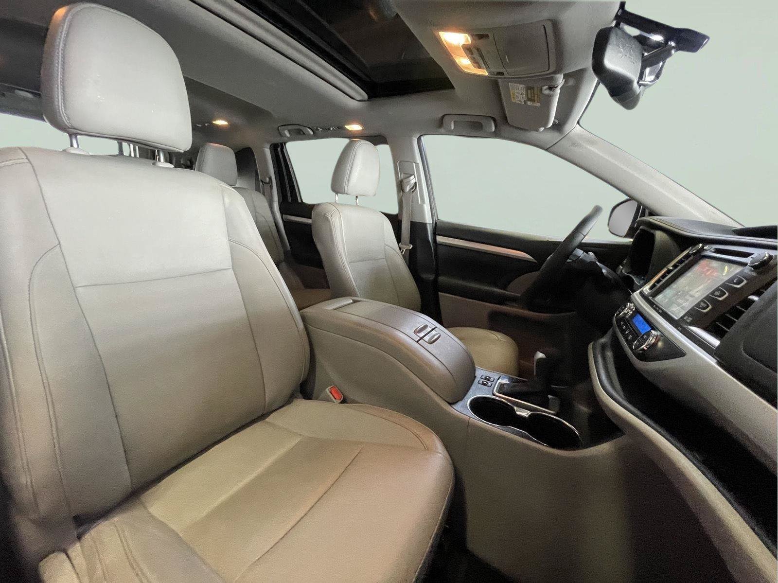 Used 2016 Toyota Highlander XLE AWD/4WD image 24