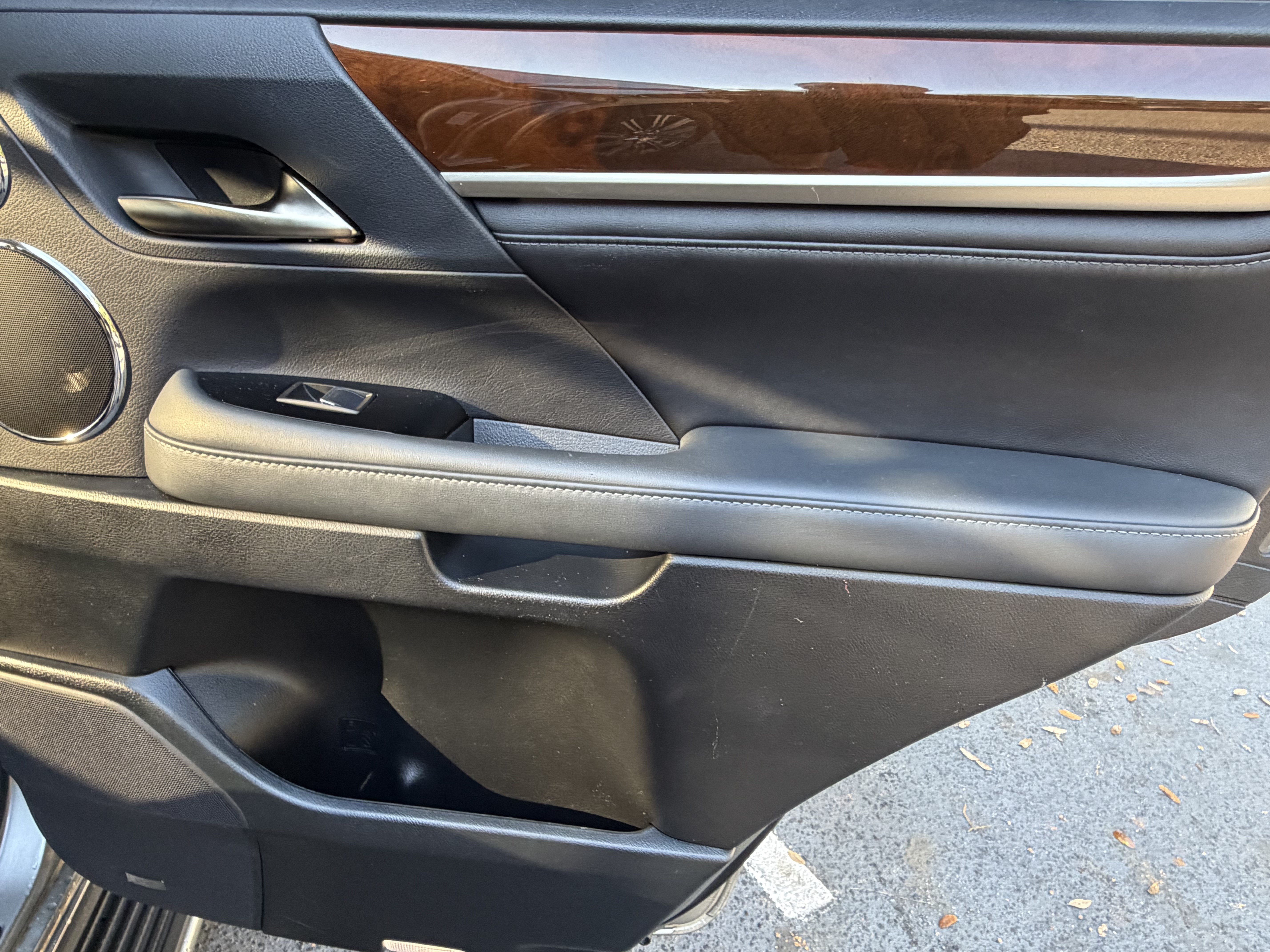 Used 2017 Lexus LX 570 4WD w/ Luxury Package image 38