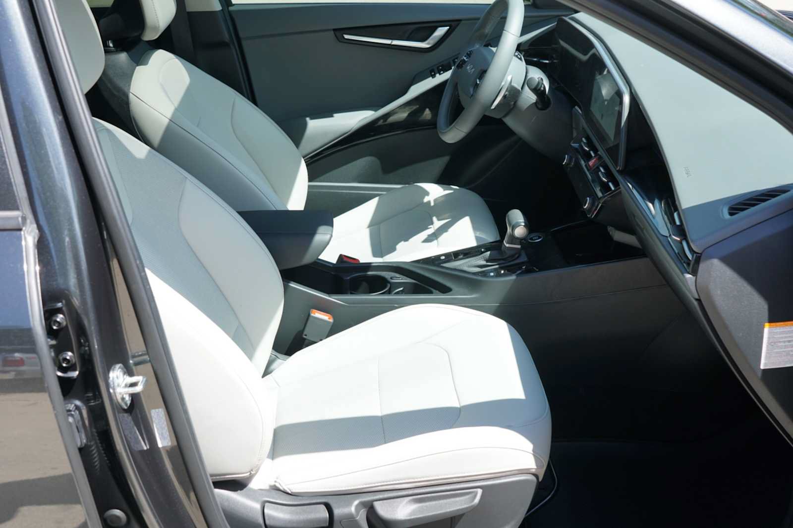 Certified 2024 Kia Niro EX Touring FWD image 24