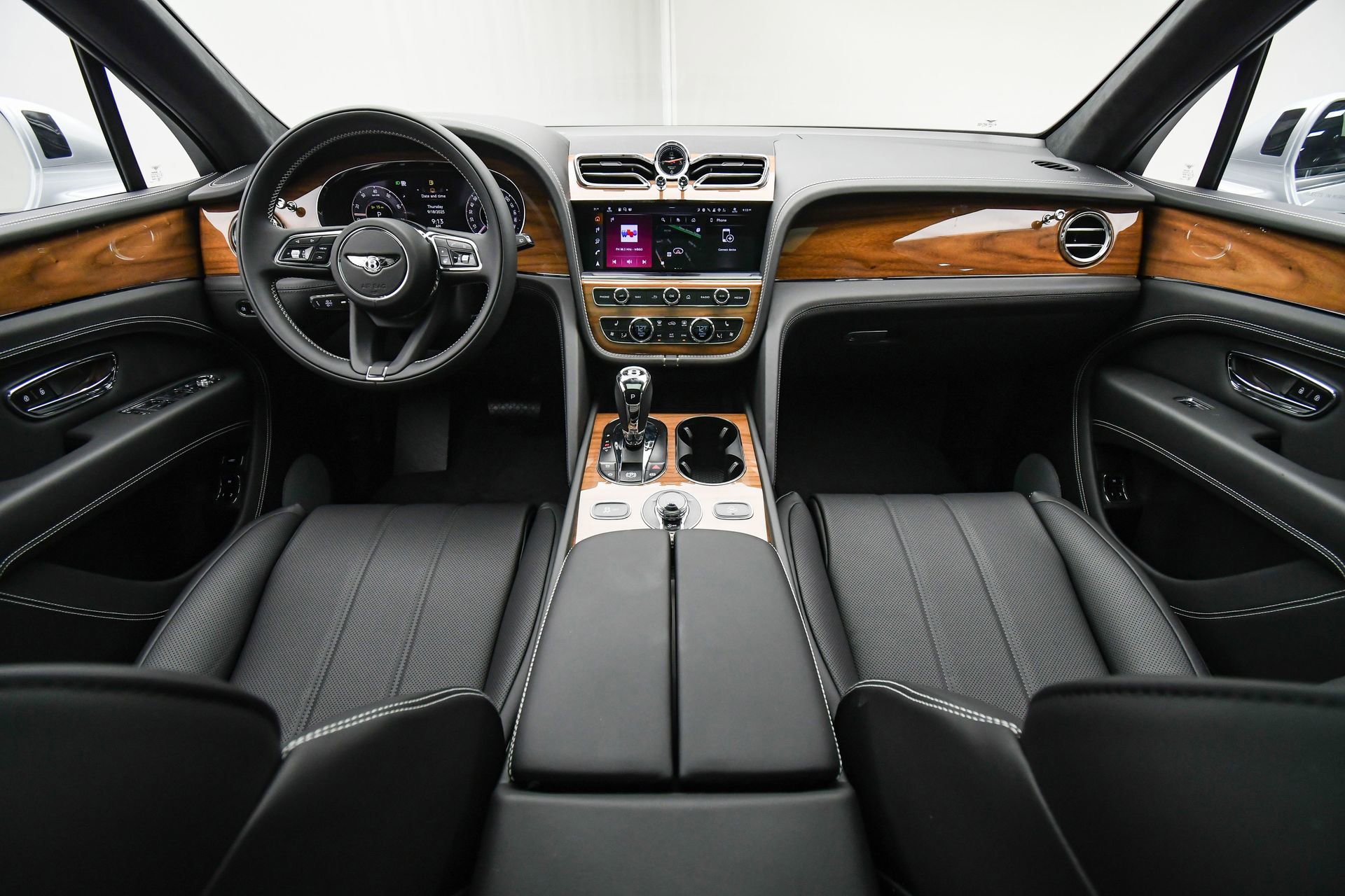 New 2025 Bentley Bentayga image 4