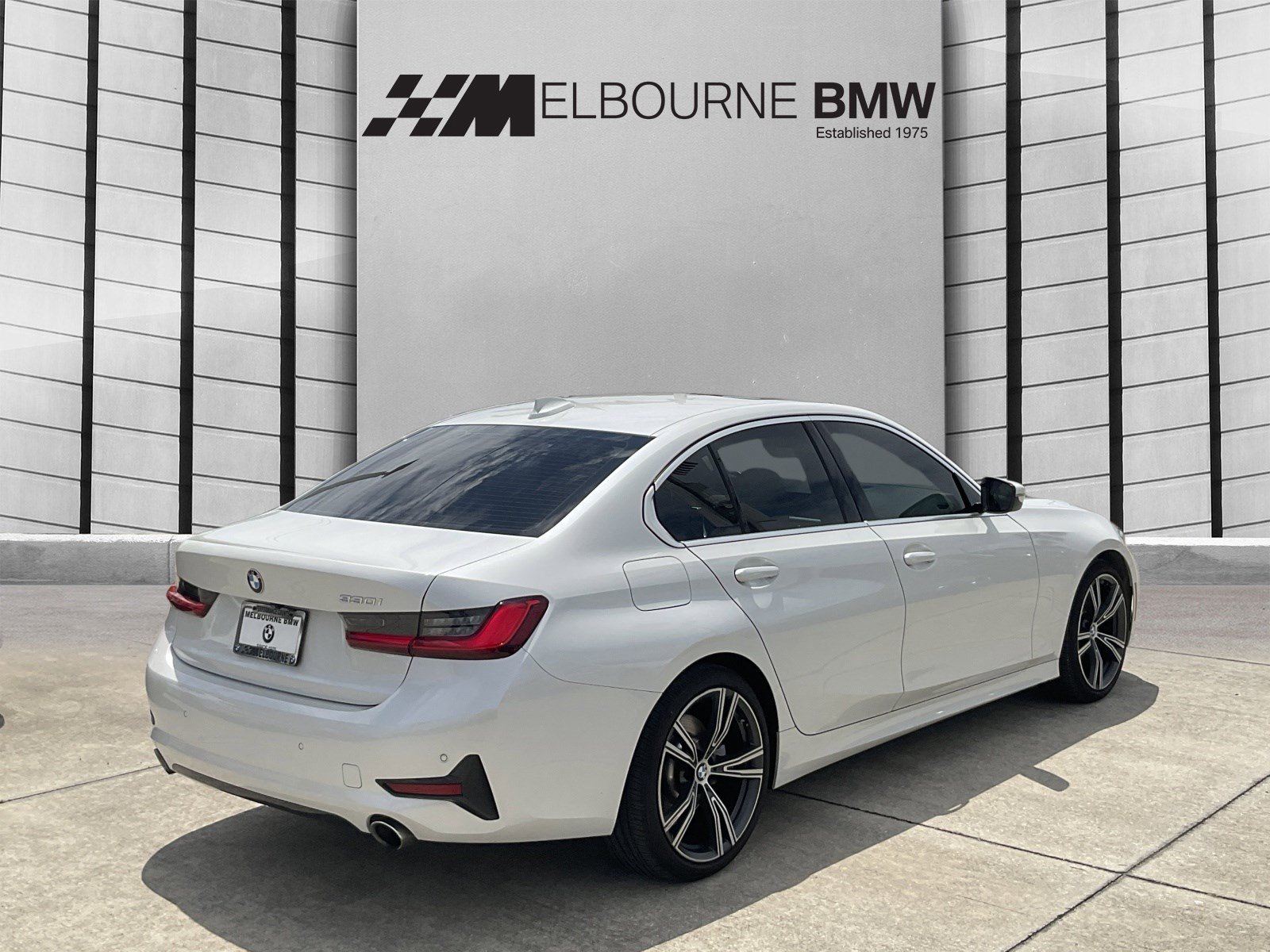 Used 2021 BMW 330i Sedan w/ Convenience Package RWD image 4