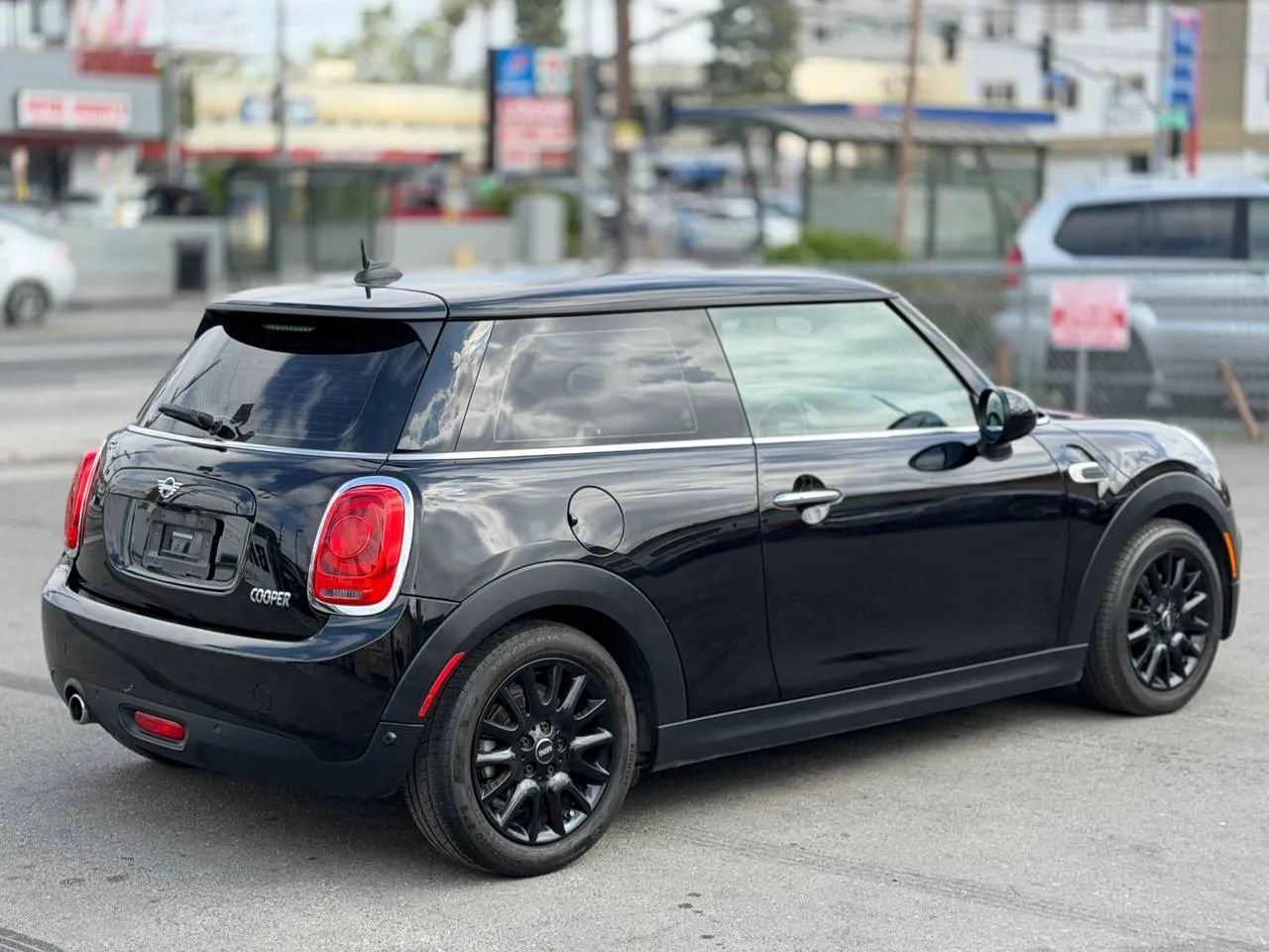 Used 2019 MINI Cooper 2-Door Hardtop image 16
