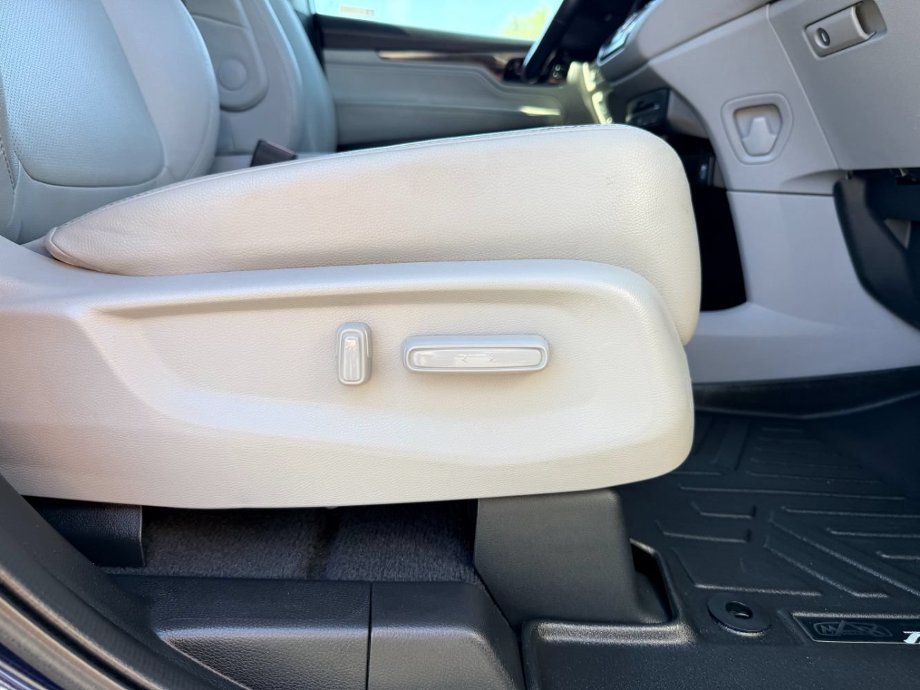 Used 2019 Honda Odyssey Elite image 25