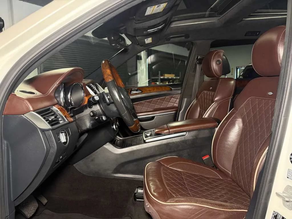 Used 2015 Mercedes-Benz GL 550 4MATIC image 34