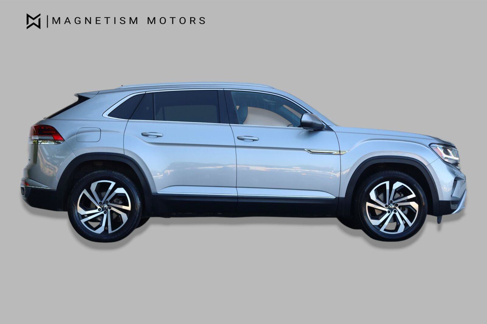 Used 2022 Volkswagen Atlas Cross Sport SEL AWD/4WD image 3