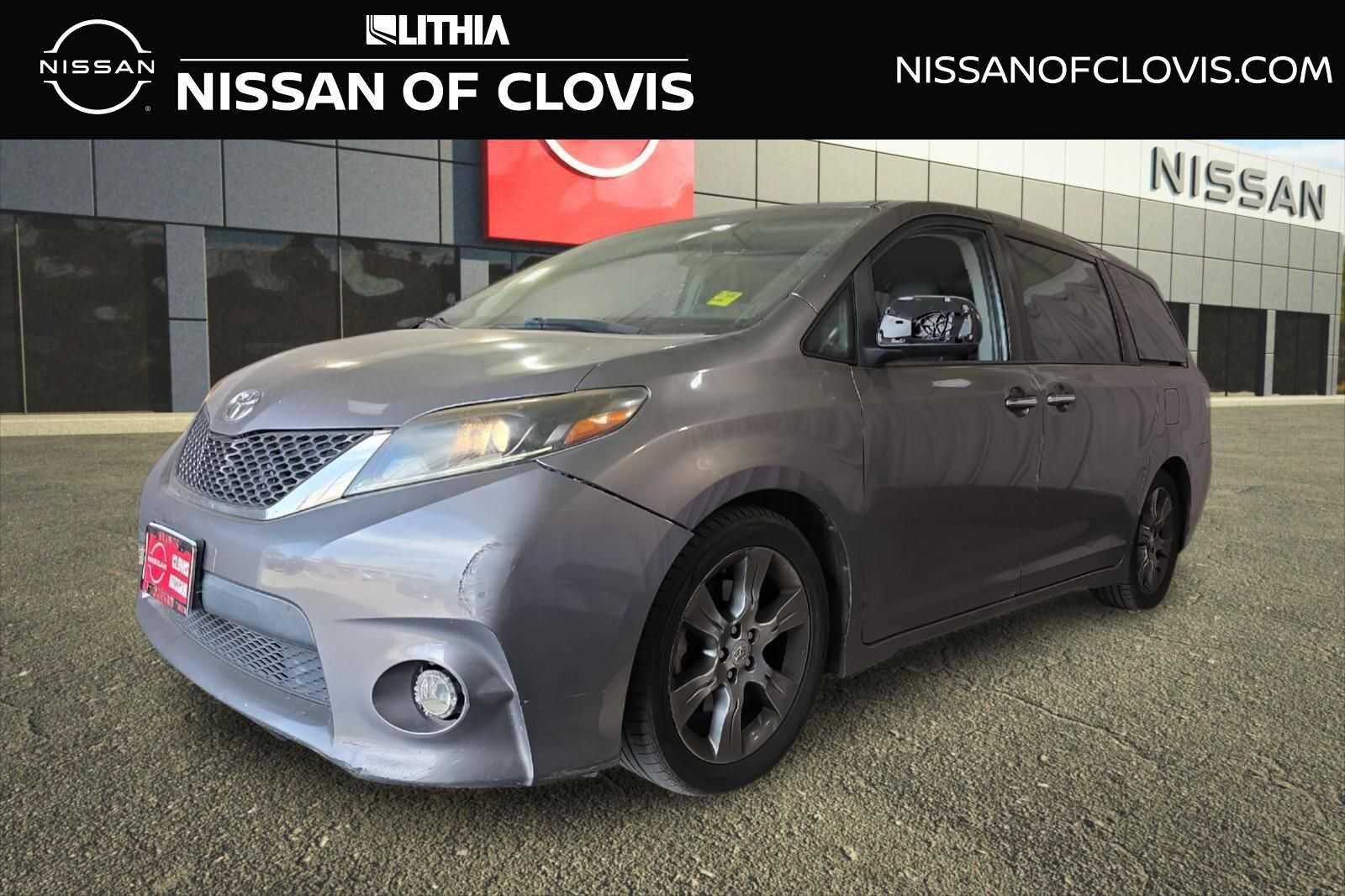Used 2015 Toyota Sienna SE w/ SE Preferred Package FWD image 1