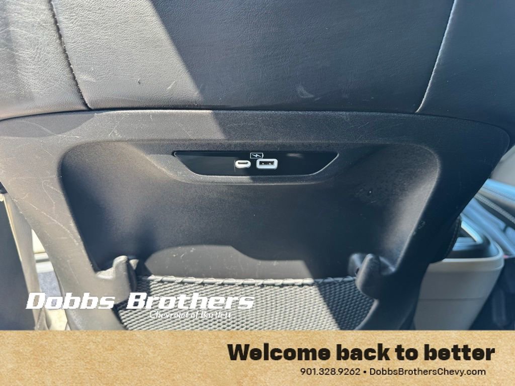 Used 2023 Chrysler Pacifica Touring-L image 35