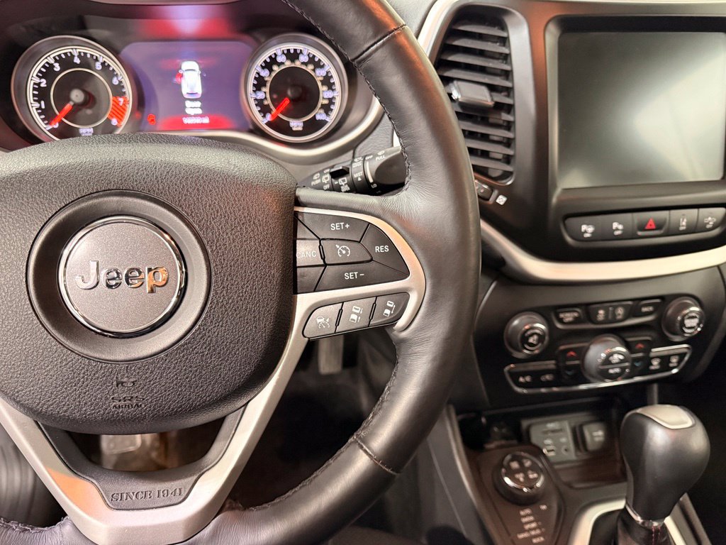 Used 2015 Jeep Cherokee Trailhawk w/ Comfort/Convenience Group AWD/4WD image 14