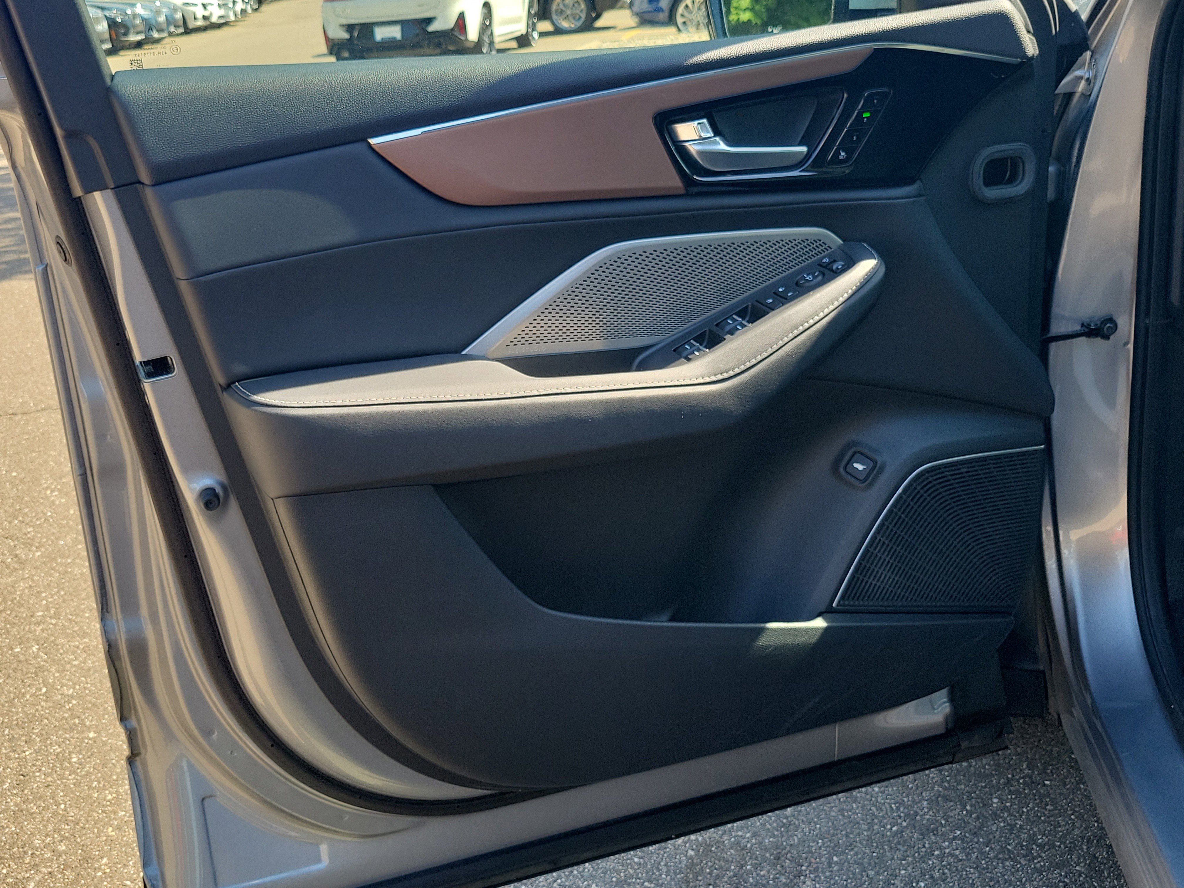Used 2022 Acura MDX SH-AWD w/ Technology Package image 7