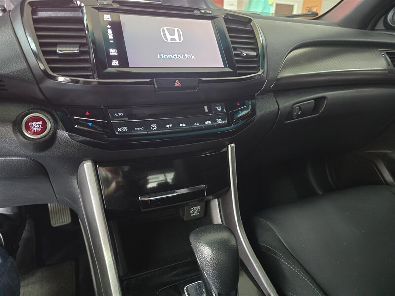 Used 2017 Honda Accord EX image 17