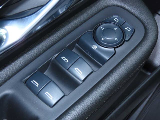 Used 2024 GMC Terrain SLE image 19