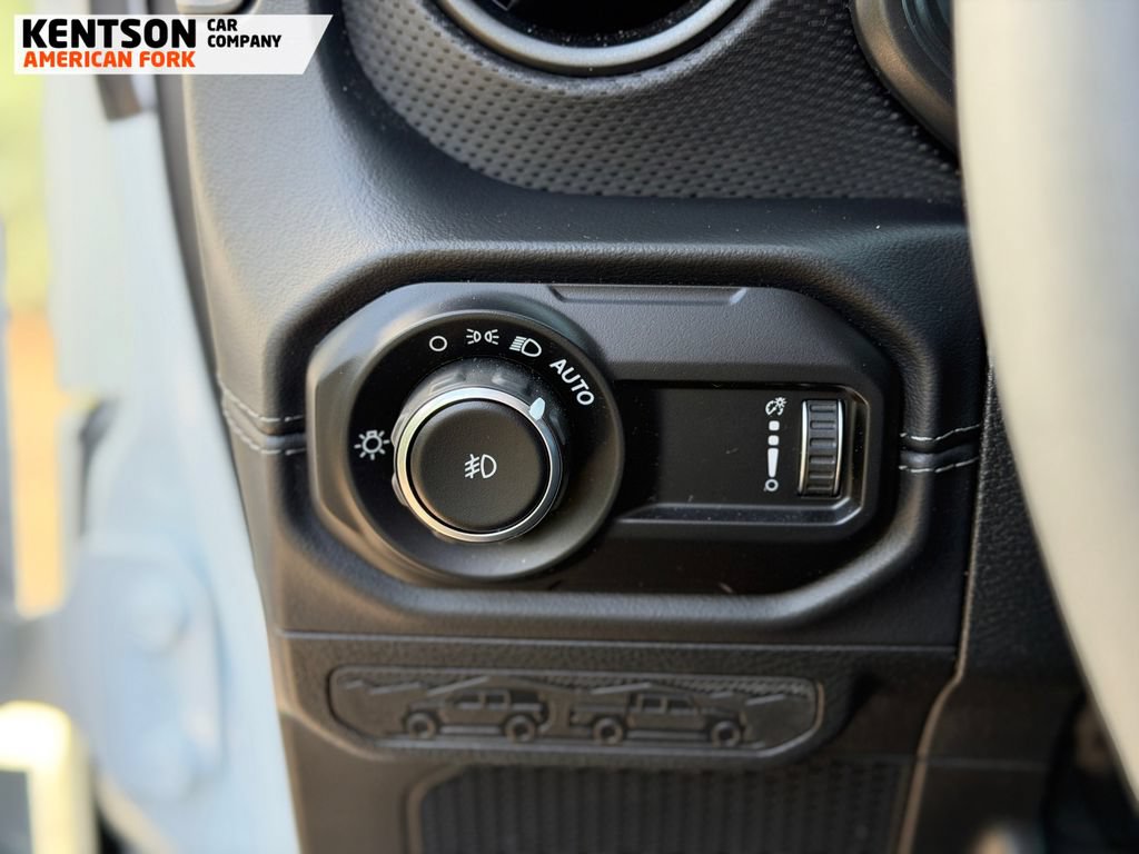 Used 2026 Jeep Wrangler Unlimited Rubicon AWD/4WD image 17