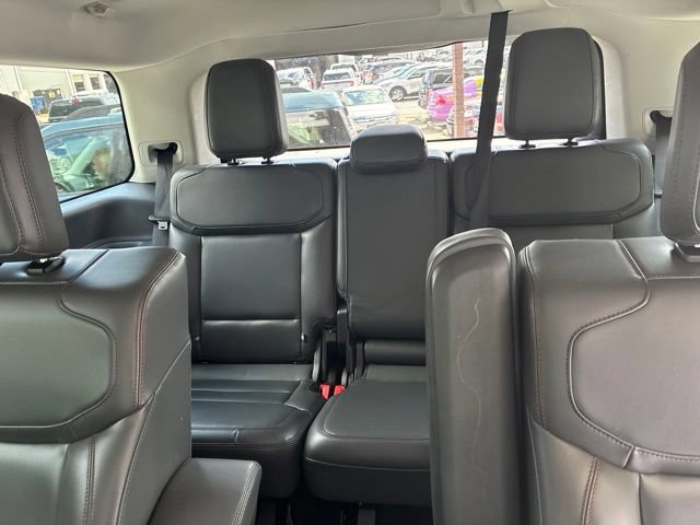 Used 2025 Ford Expedition Active RWD image 8