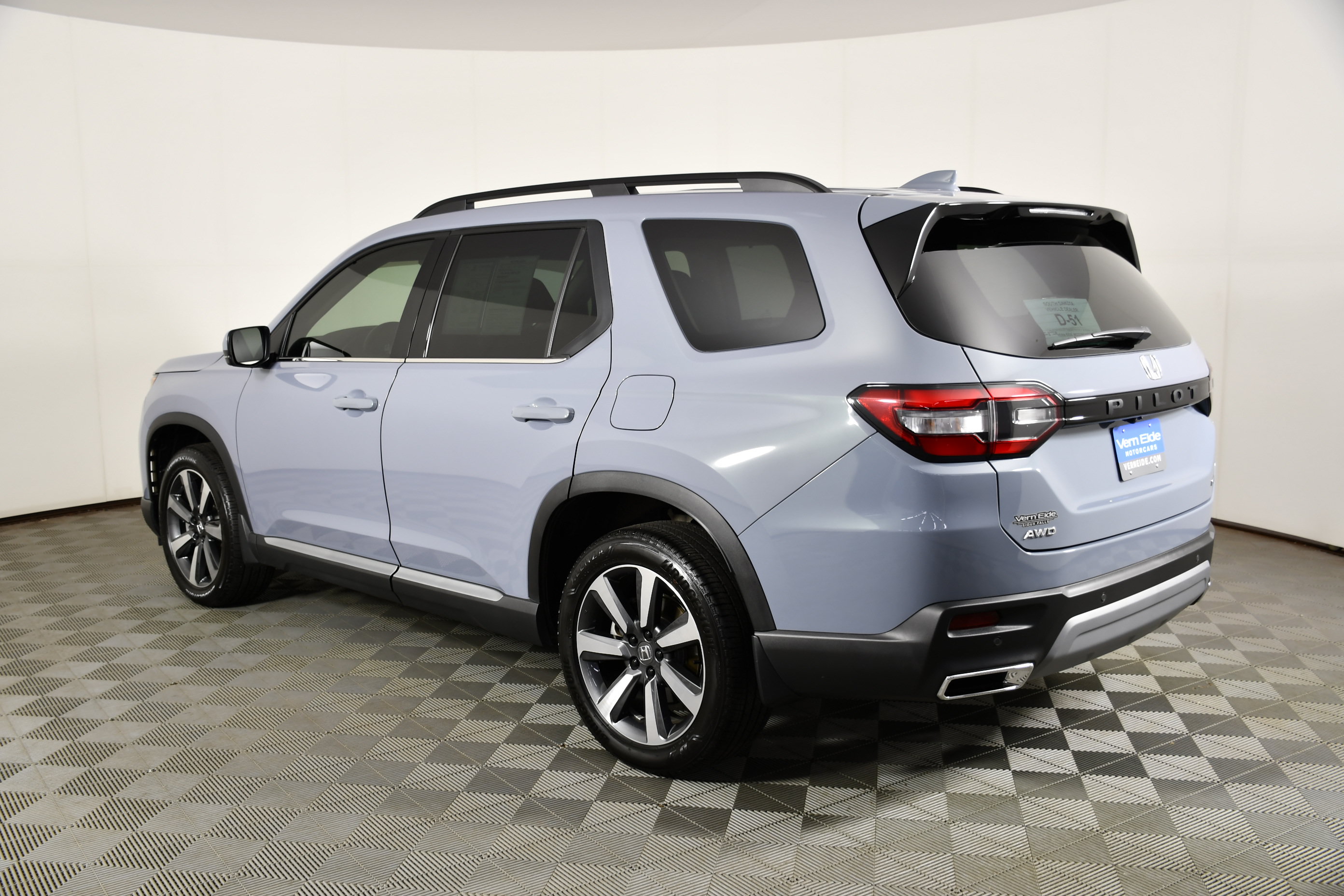 Certified 2025 Honda Pilot Touring image 8